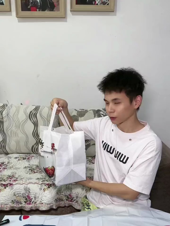外卖小龙虾吃起来了