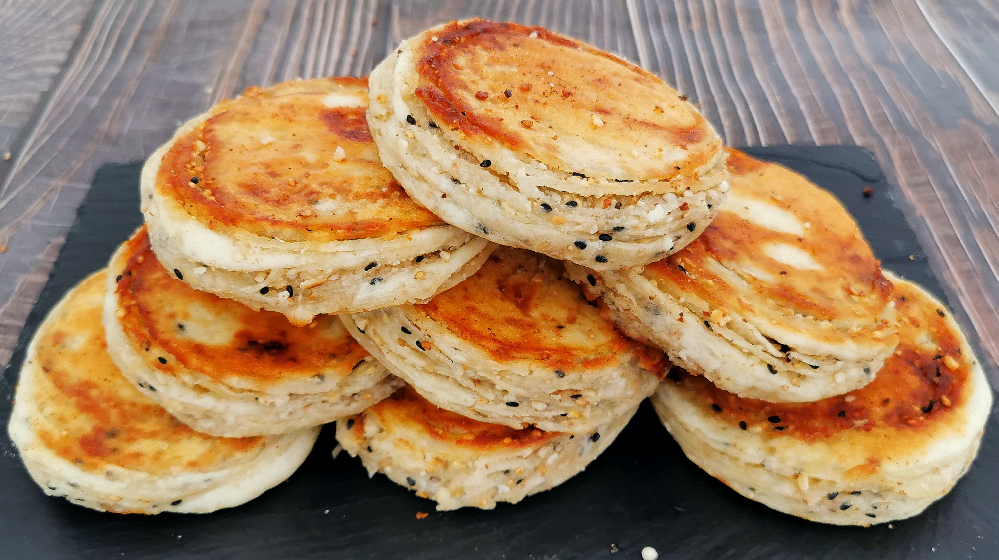 这个烧饼太香了,无技巧无难度,一卷一拧不用包,香酥不腻特好吃