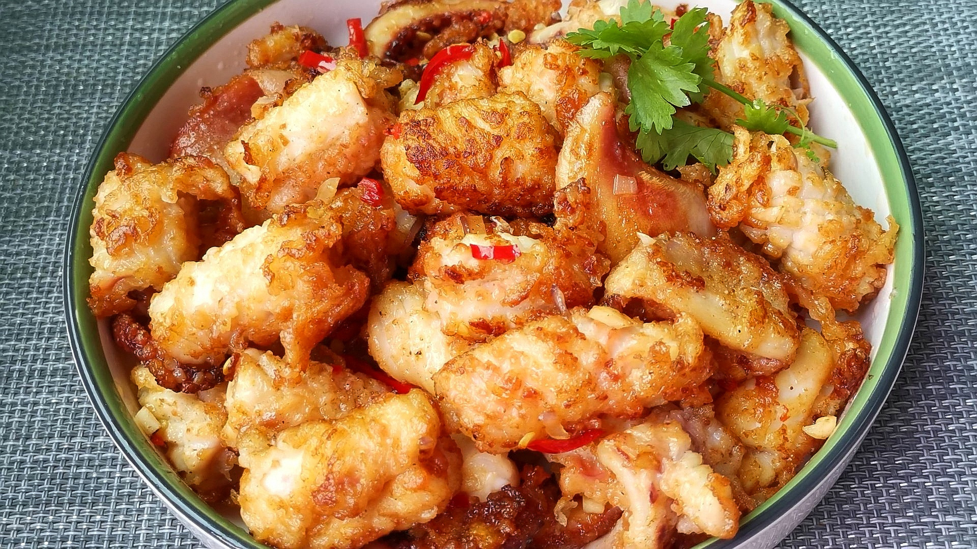 大排档椒盐鱿鱼正确的做法,外香里嫩下饭下酒,吃一次就念念不忘