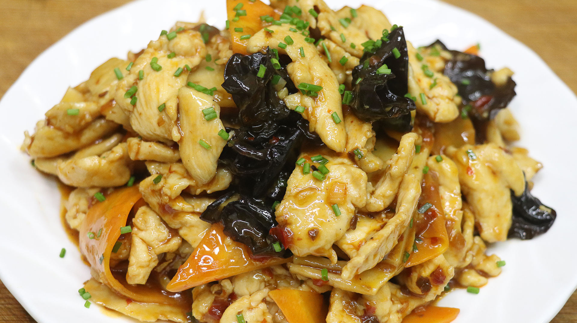 鸡胸肉最好吃的做法,鱼香鸡片,不要直接下锅炒,鸡肉鲜嫩又多汁