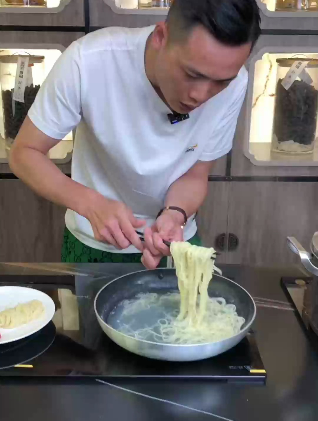 佛跳墙捞面,家里面这样做,好吃的不得了!