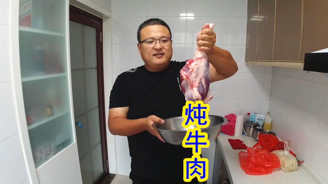 三斤牛肉炖砂锅,媳妇喝汤我吃肉,大块牛肉配米饭,一次吃过瘾