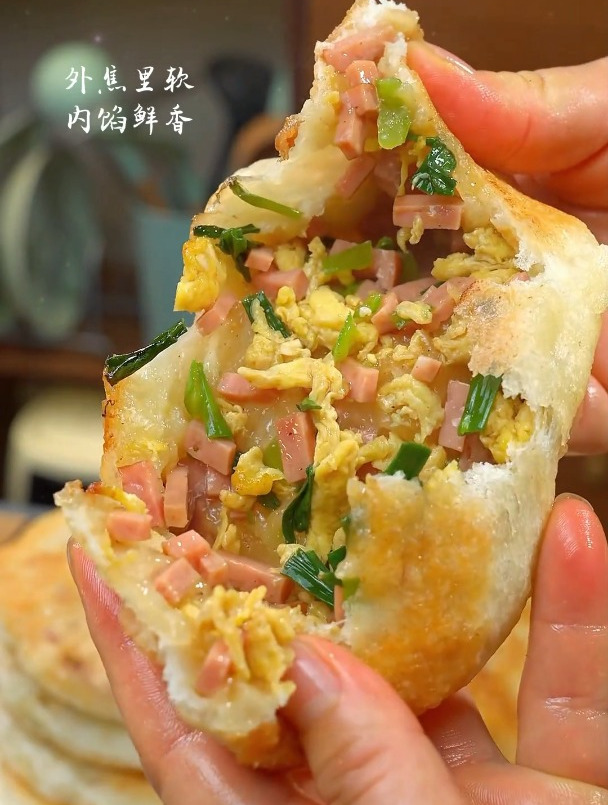 青椒火腿鸡蛋饼的做法,配着胡辣汤吃更美