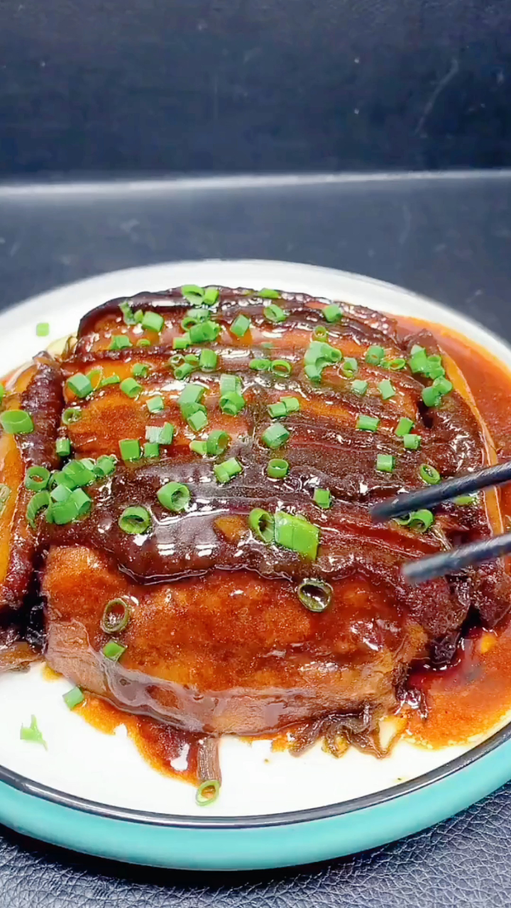 在家自制梅菜扣肉,软烂入味,吃起来十分过瘾