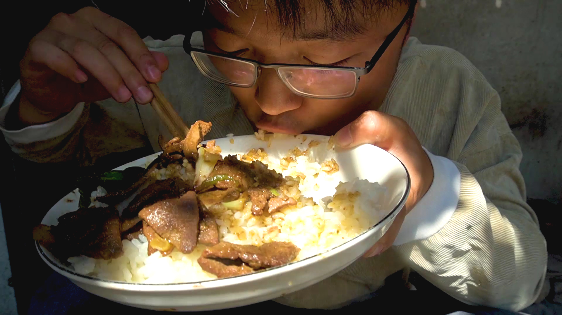 猪肝有多香,吃相就有多难看,大sao做熘肝尖,这盖饭,太馋人了