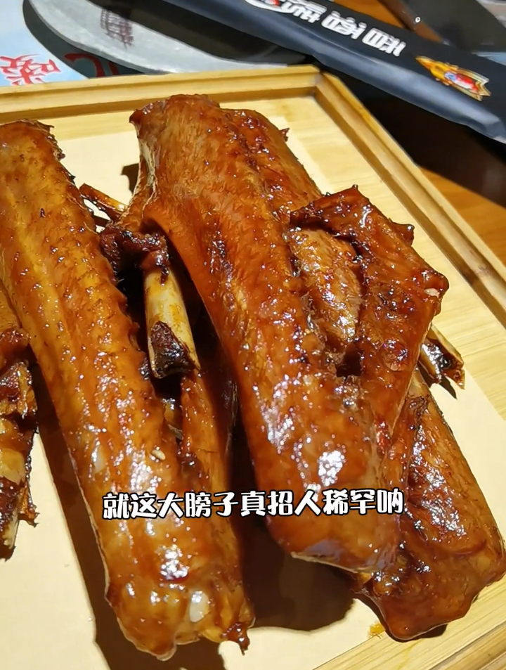 吉林美食烤鹅头鹅翅鹅脖很好吃