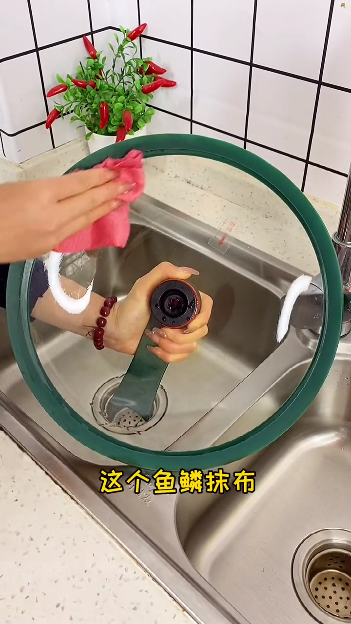 鱼鳞抹布,不管是擦镜子,玻璃还是擦车都很干净