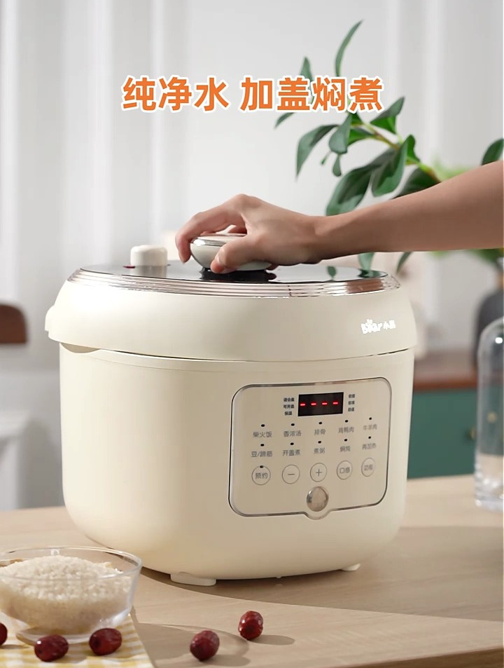 用小熊电压力锅炖排骨莲藕汤藕香拉丝汤浓更好喝