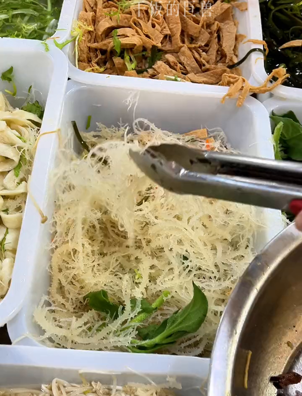 邯郸自强市场8块一斤的国高自选凉菜,是咱邯郸人的幸福感～