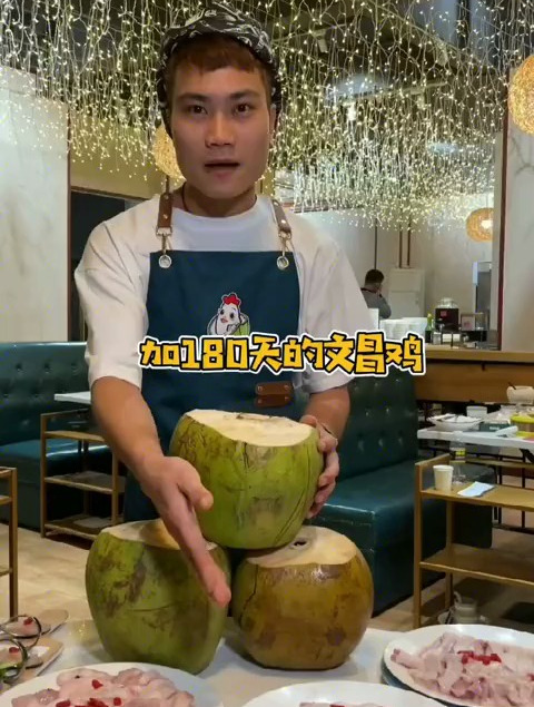 三亚本地人必吃的海南椰子鸡!你晓得大家zui好吃不?