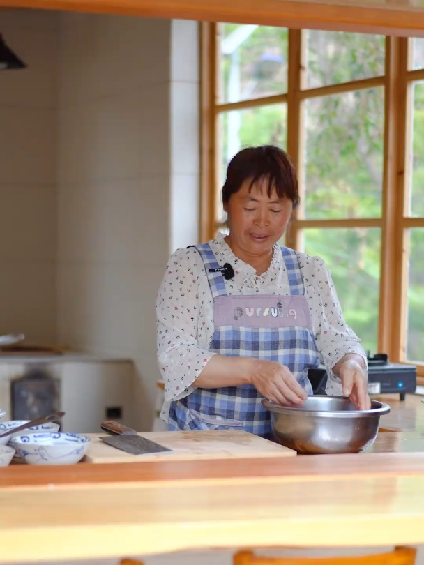 爱吃煮米线就先从学炒帽子开始吧,妈妈教的都是自己