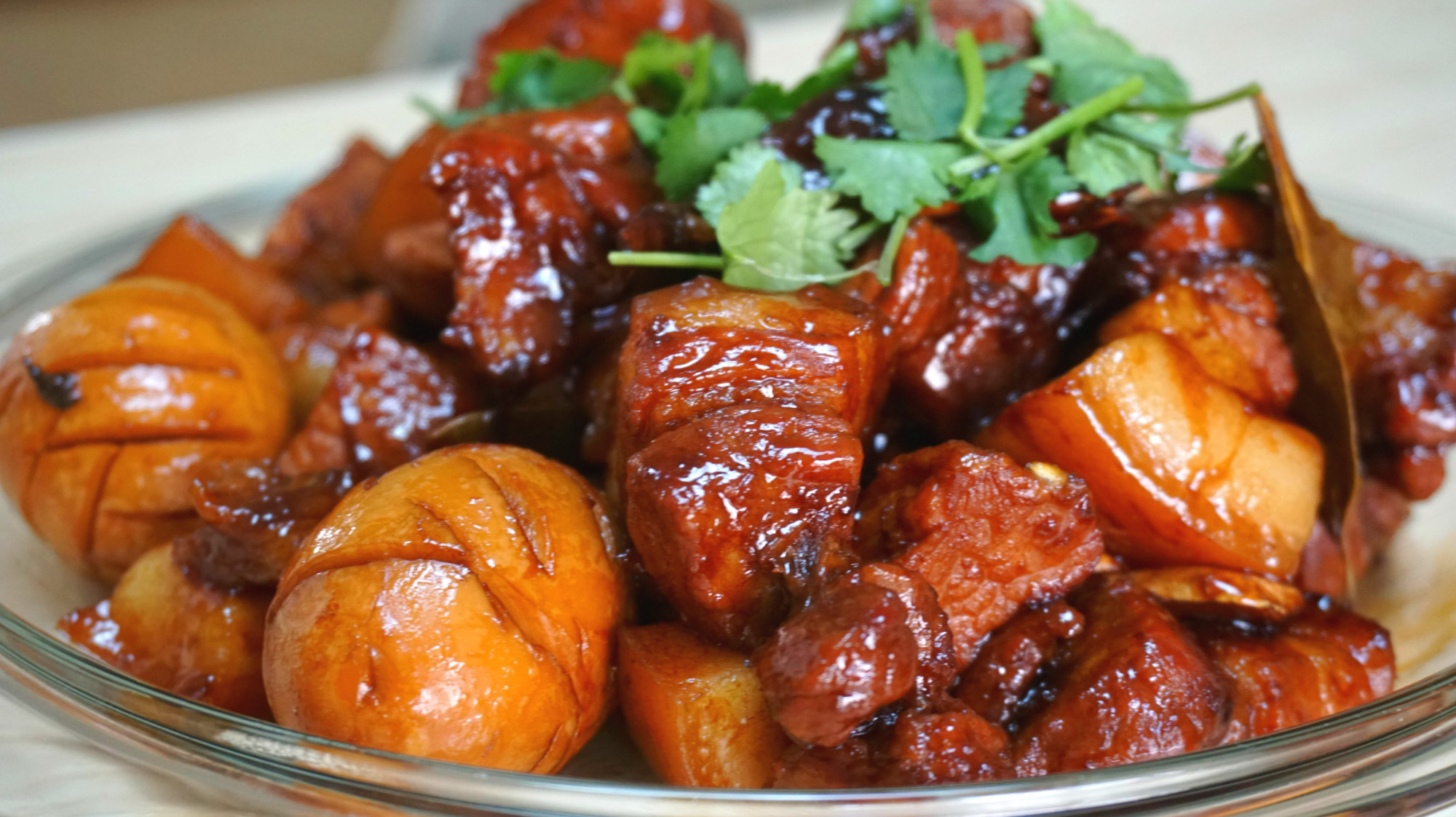 老式红烧肉做法,颜色红亮肉质入味,做法简单又家常,地道又好吃