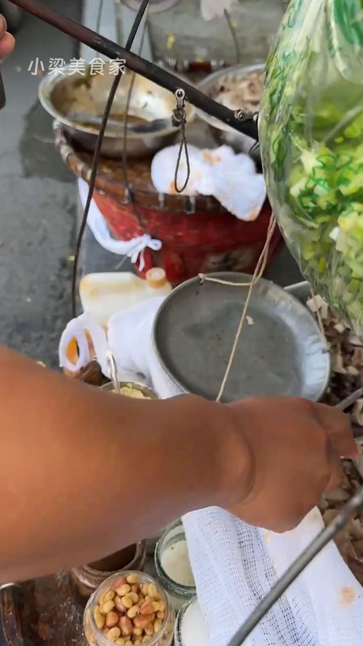 成都路边的王鸡肉,走街串巷30多年!老成都的味道!