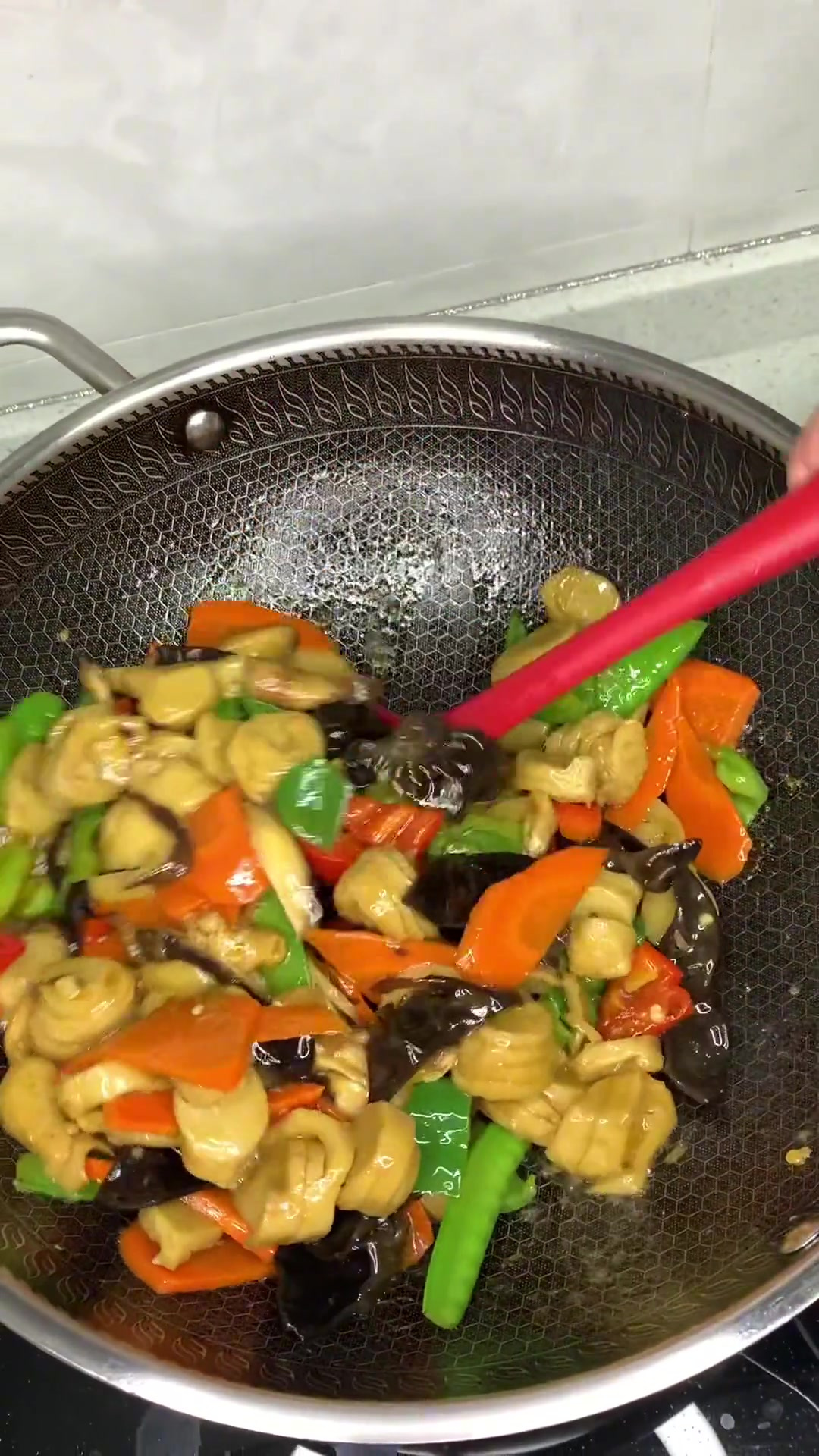今天是吃菜日,炒个素什锦菜吃吃