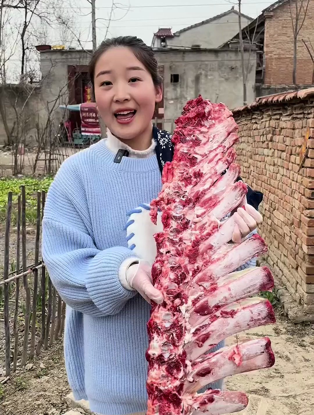 男朋友找的工作很适合他 爷爷也安排他好好干,我炖了红烧牛脊骨