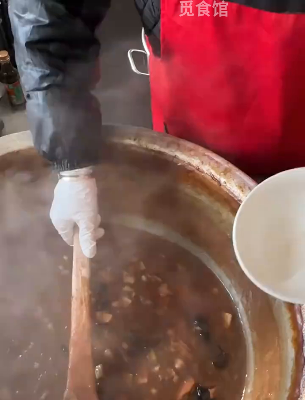 河南郑州尝鲜胡辣汤,6块钱一碗,西华逍遥镇的胡辣汤,里面还有花生仁儿