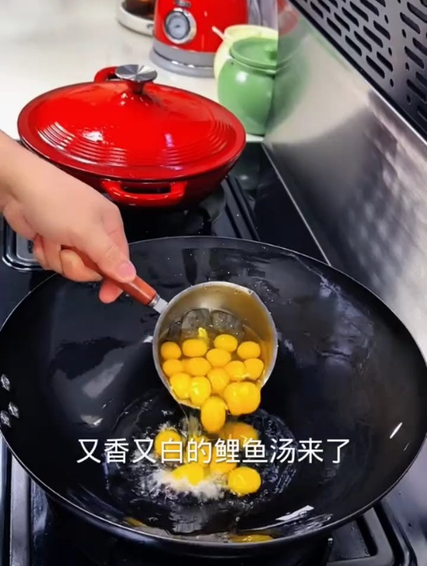 鲤鱼鸡蛋汤的做法