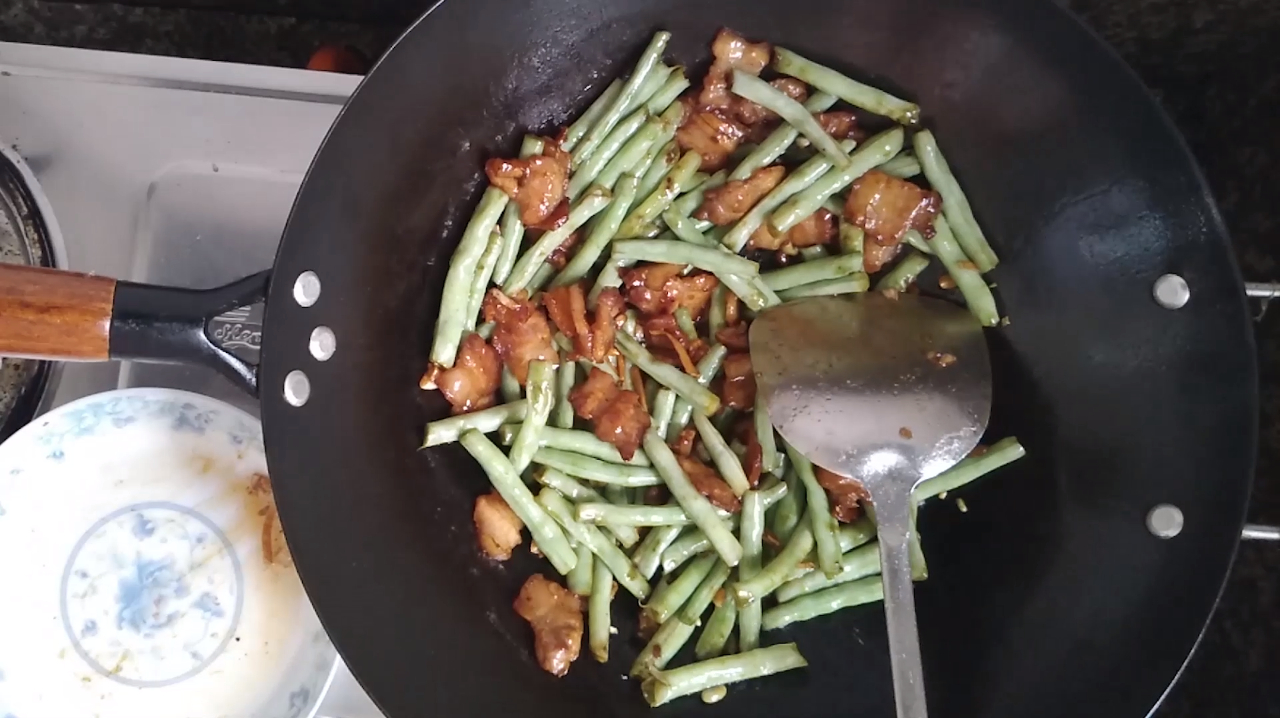五花肉炒豆角的家常做法,荤素搭配,好吃不腻