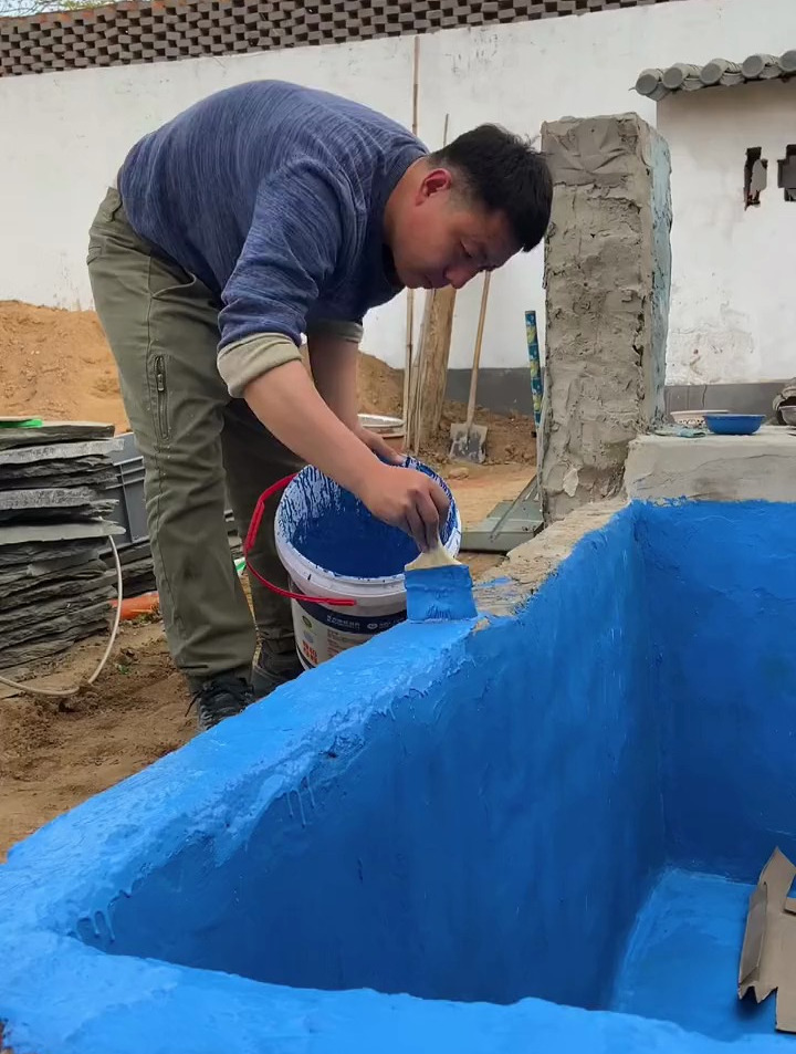 鱼池刷防水,为啥要选个蓝色里……