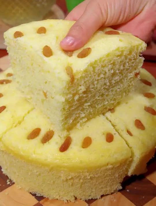 面粉不要做馒头花卷儿啦,做一个老人孩子都爱吃的葡萄干大发糕