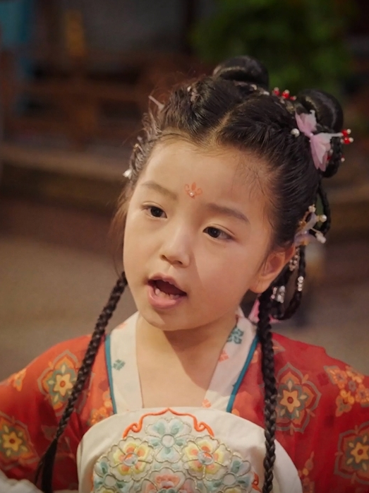 客官在饭馆不满菜品分量欲大闹,幸好小鱼儿出现力挽狂澜