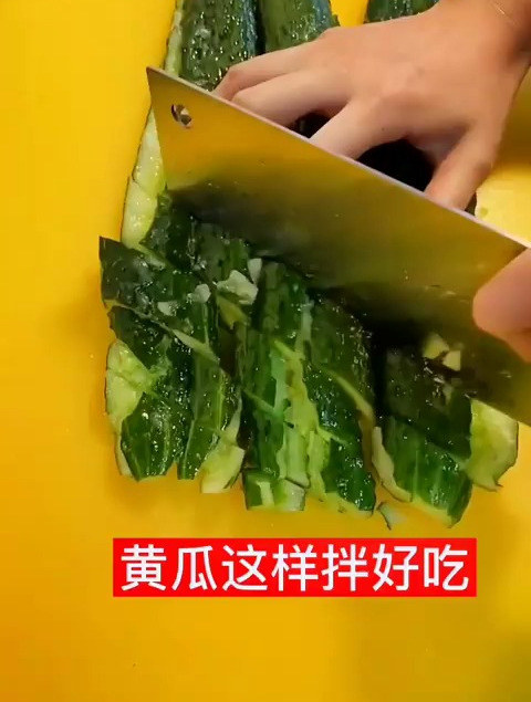 凉拌黄瓜这样拌,吃烤串喝啤酒太爽了