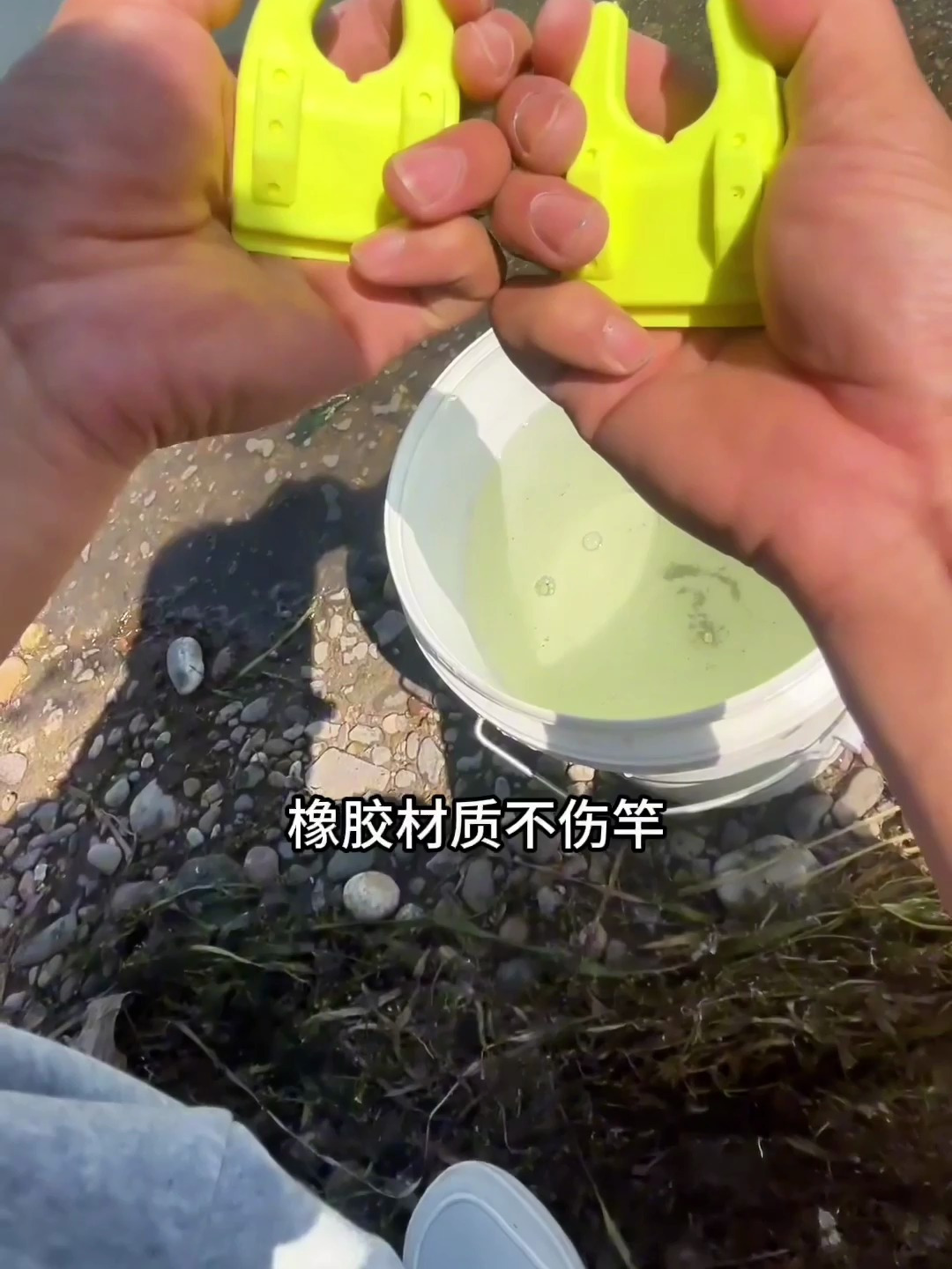 水桶卡扣鱼竿支架真方便