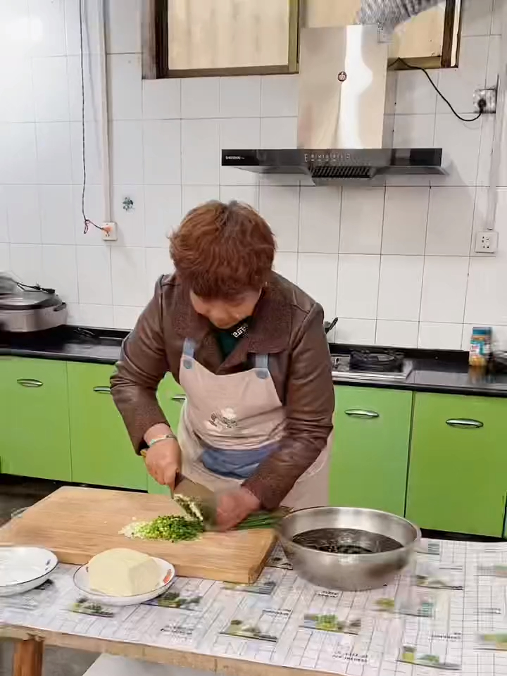 芝麻叶豆腐汤原来是这样做的,喝起来太香了