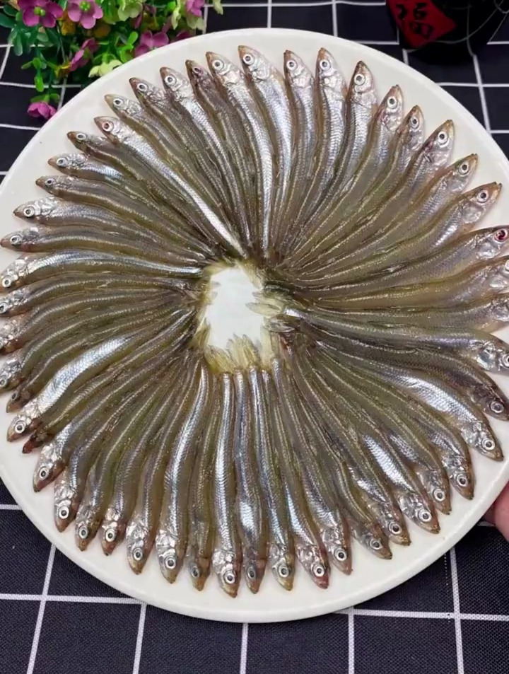 香煎小鱼这样做也好吃呢