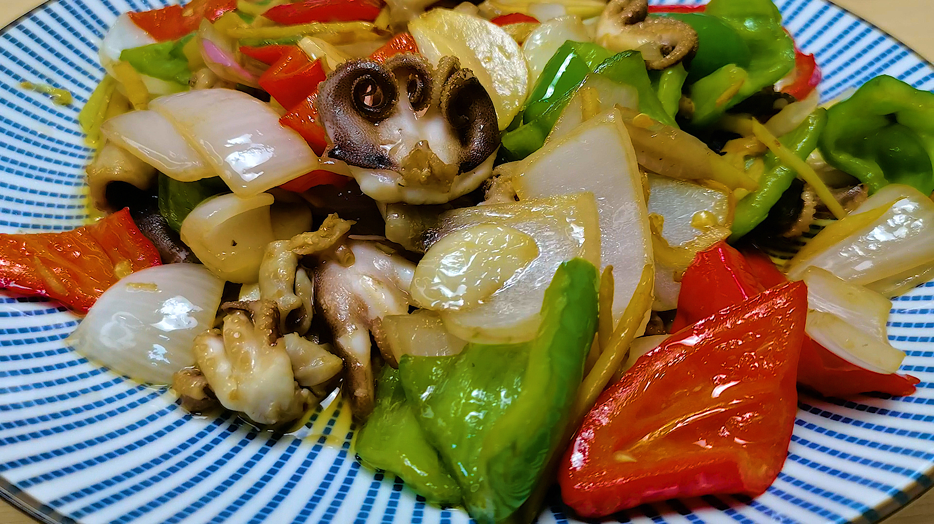 新鲜八爪鱼怎么做好吃?这样做鲜香入味爽脆鲜嫩,比饭店还好吃