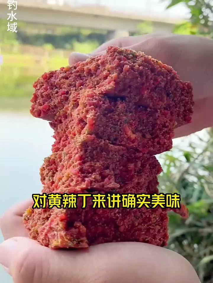 黄颡鱼食性为杂食性,以动物性饲料为主
