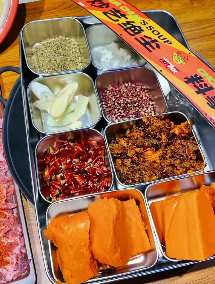 爱吃重庆牛油辣火锅的快来试试王歘歘现炒锅底特别香