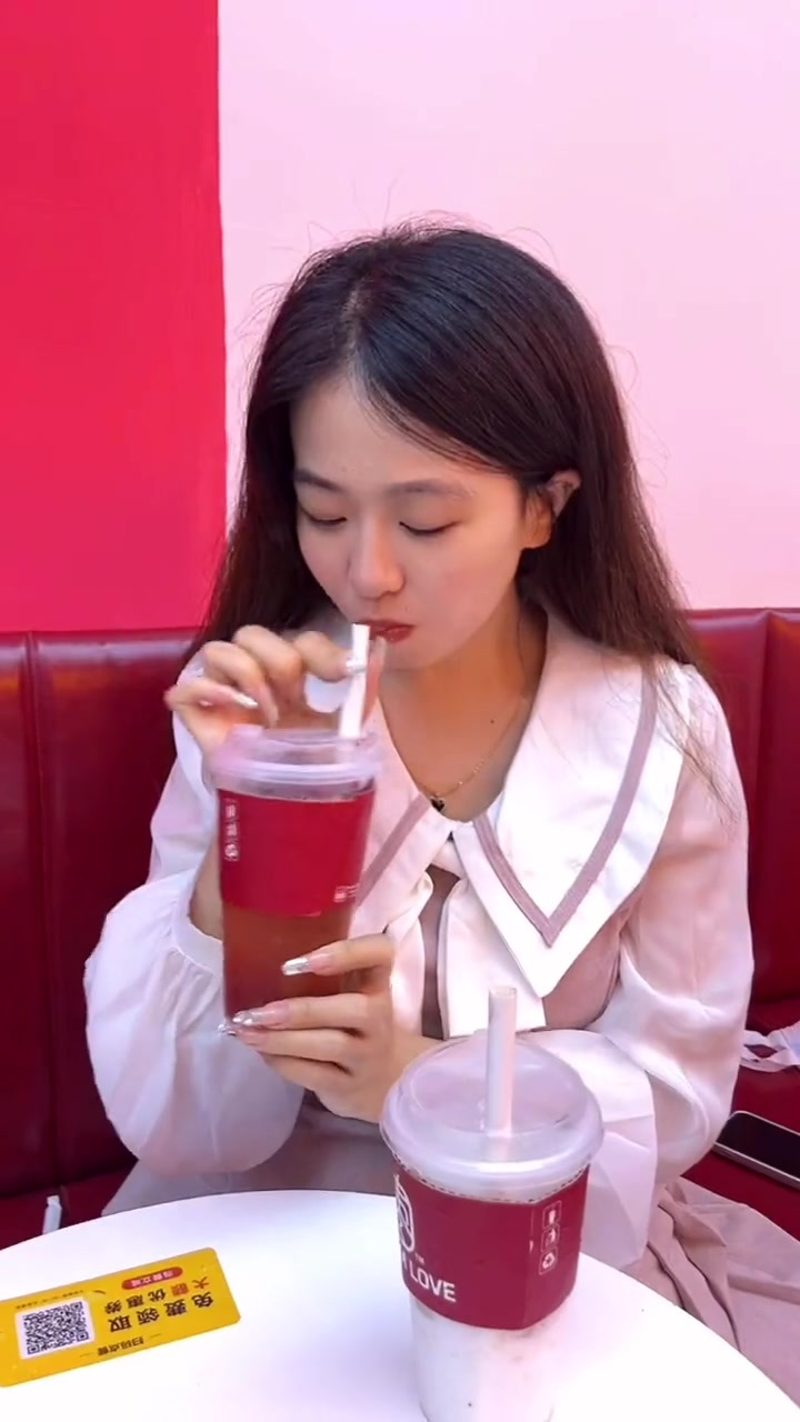 喝奶茶的仪式感就是照片不发也会过期
