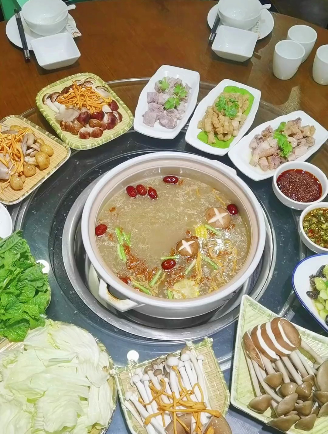 人到中年不得已,菌汤火锅要整起,99.够一家人吃顿美味菌汤