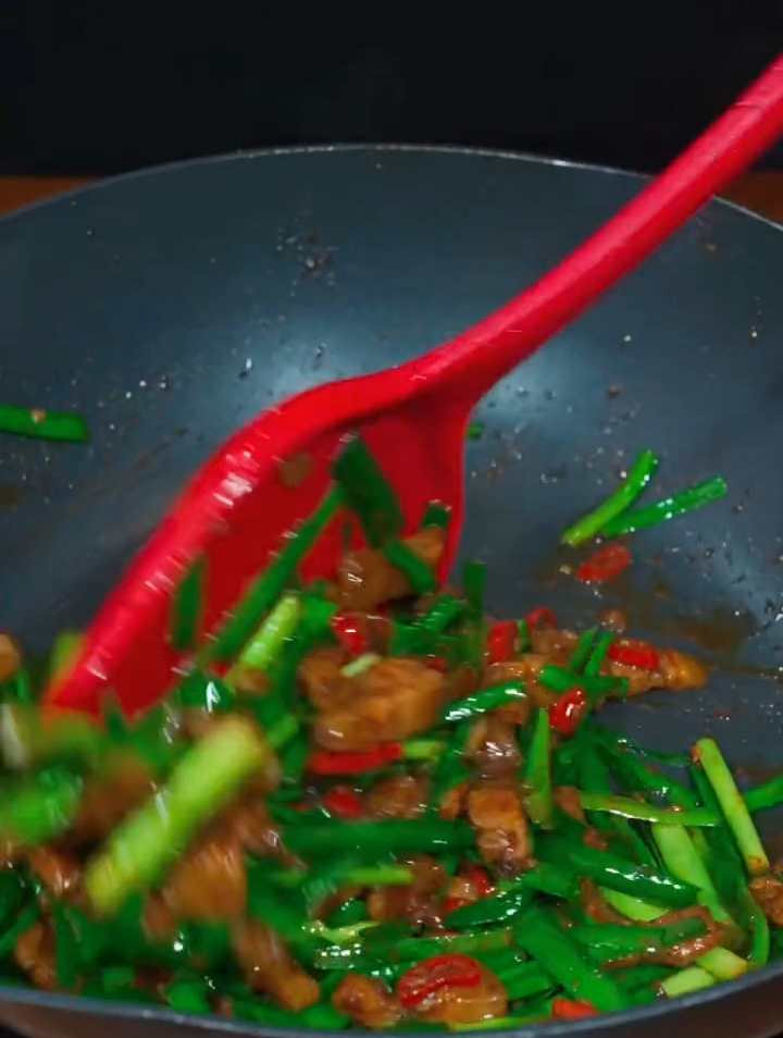 以后不知道吃什么的时候就试试这个韭菜炒肉吧,简单好吃又下饭