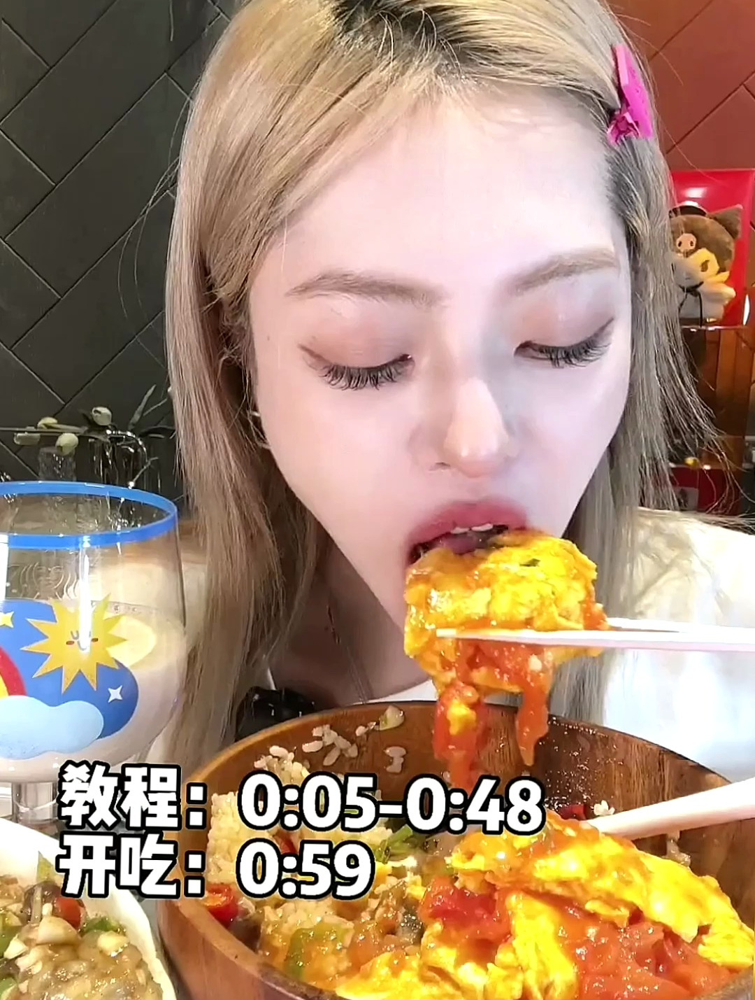 今天吃线椒茄子+番茄炒蛋盖浇饭 老妈真是我的哆啦A梦!