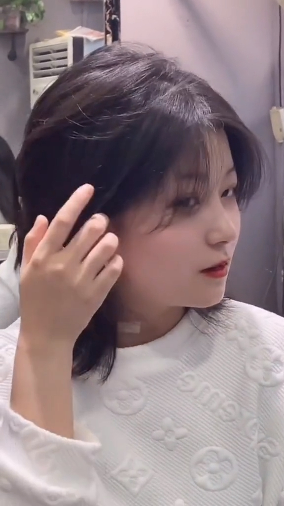 圆脸女孩子剪了鲻鱼头,万万没想到竟然这么好看!