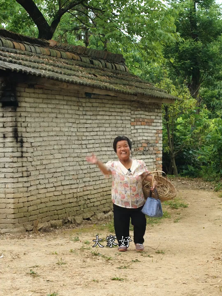 今天跑了一个村子收了60多个鸭蛋,你们那边鸭蛋多少钱一个