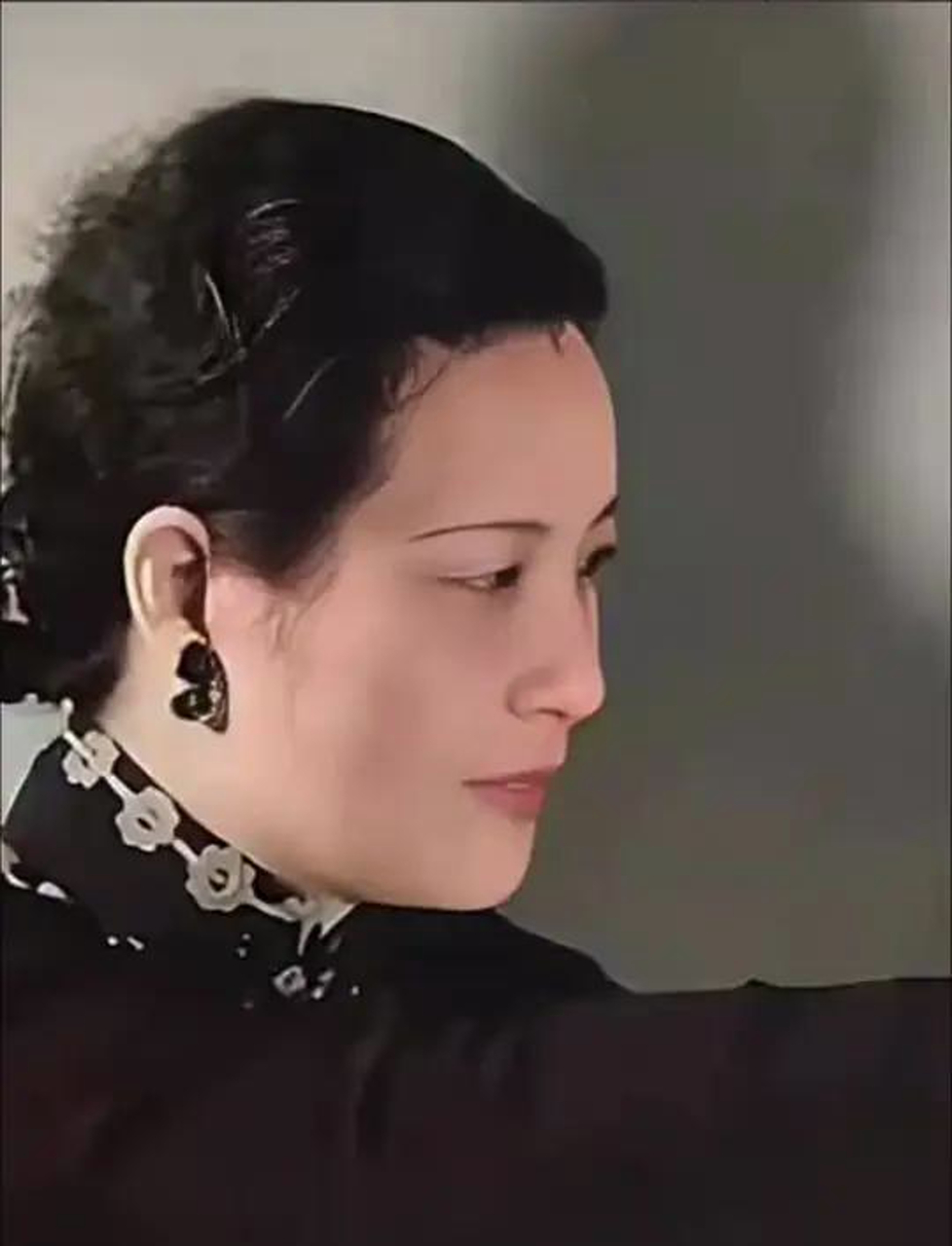 这是1941年,蒋介石与宋美龄用餐的照片