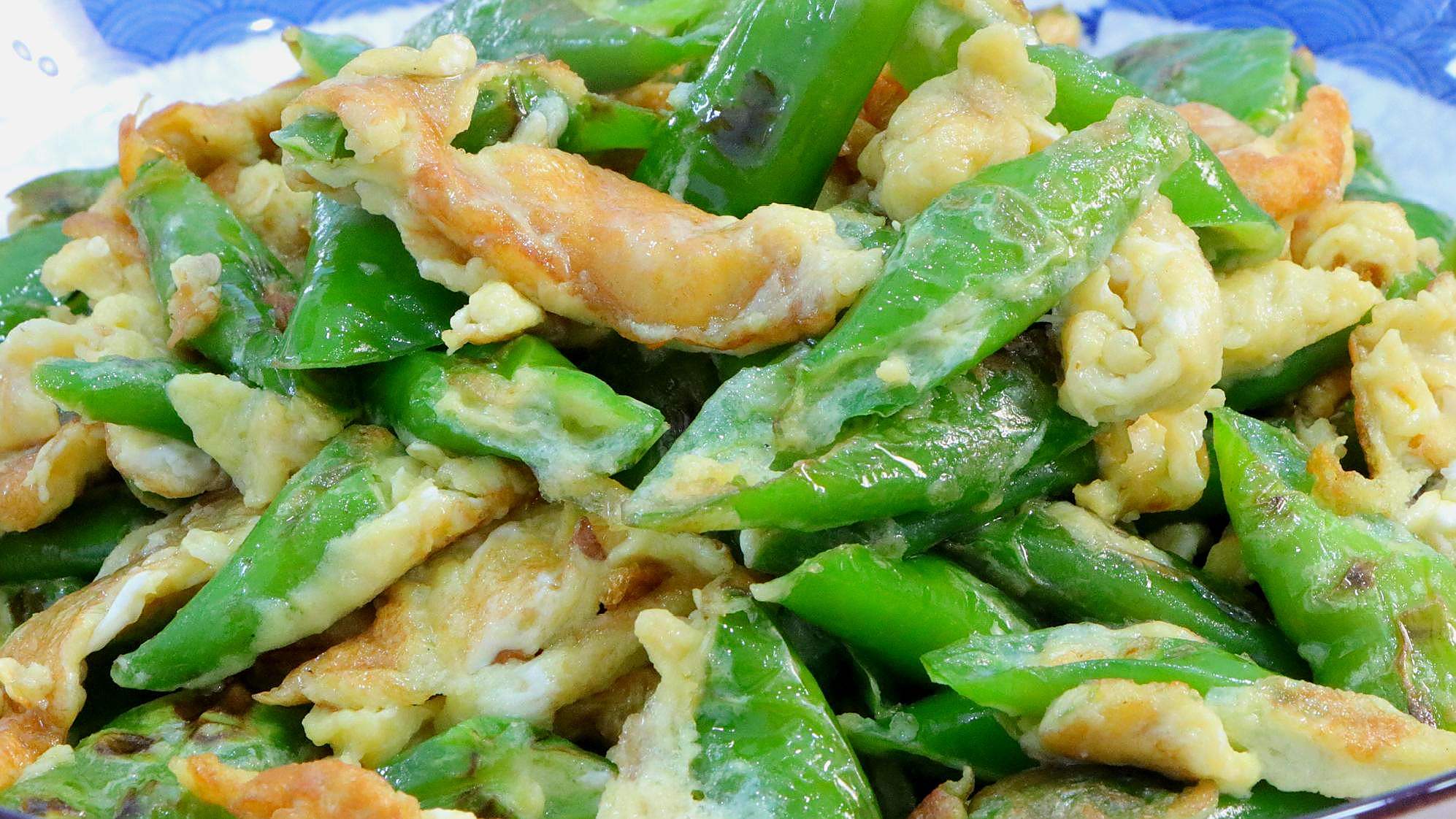 青椒炒鸡蛋先炒鸡蛋还是先炒青椒,很多人做错了,教你正确做法!