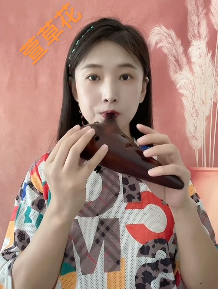 《萱草花》初学陶笛F调指法的同学可以练习哦,陶笛学习,陶笛
