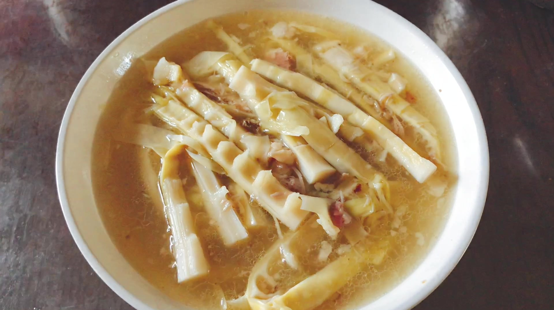 带回饭店里的剩渣,做成一道老字号饭店张生记的招牌菜