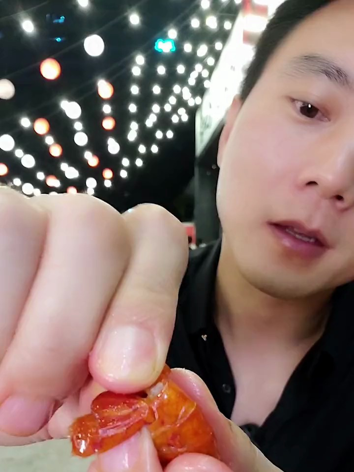 高手怎么吃小龙虾,麻辣小龙虾