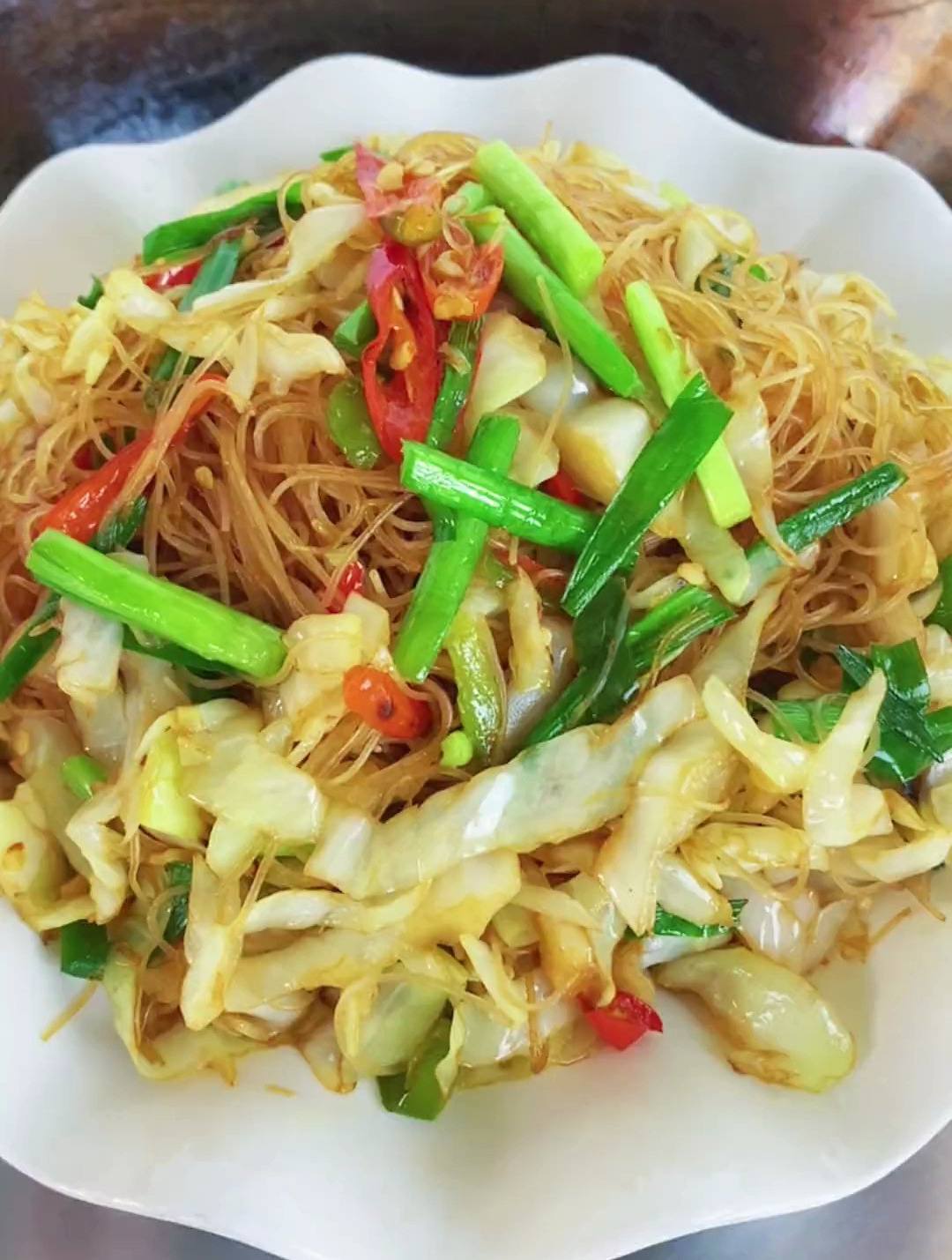 分享一个家常包菜炒粉丝,做法简单又好吃