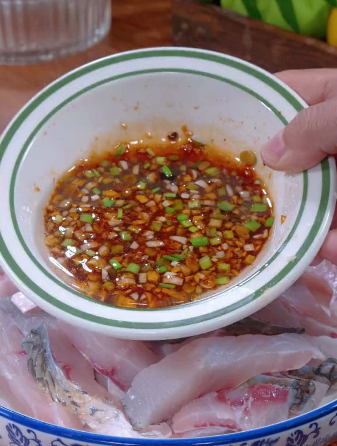 广东人年夜饭的餐桌上会做这道豉汁蒸鱼腩,豉香浓郁鲜嫩多汁