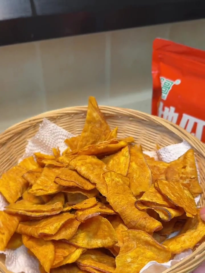 香香脆脆的红薯片,甜甜的,很喜欢吃