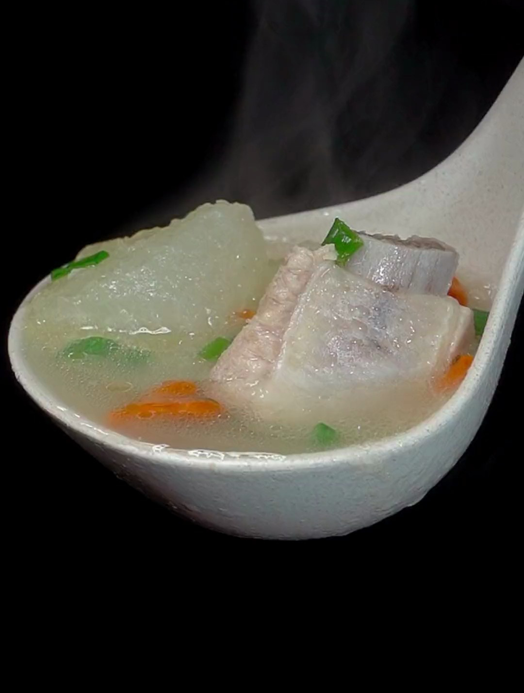 天气冷了给家人炖个我这样的冬瓜排骨汤吧,汤鲜味美,不腥不柴