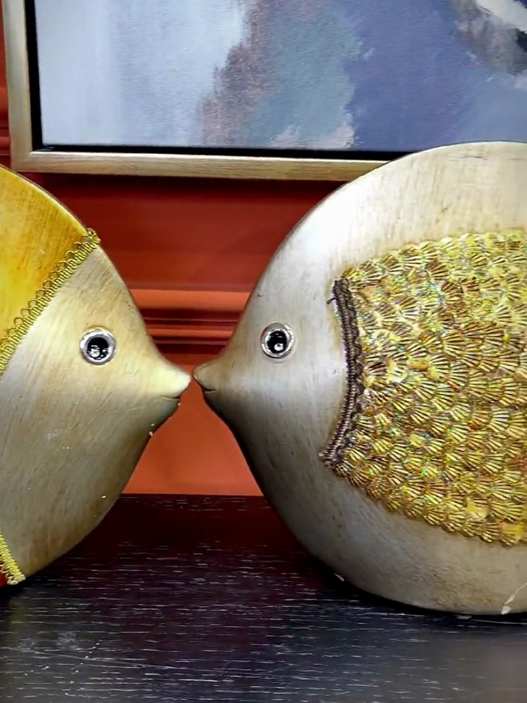 看一眼你就会喜欢,好看寓意又好的中温陶瓷鱼摆件,年年有余