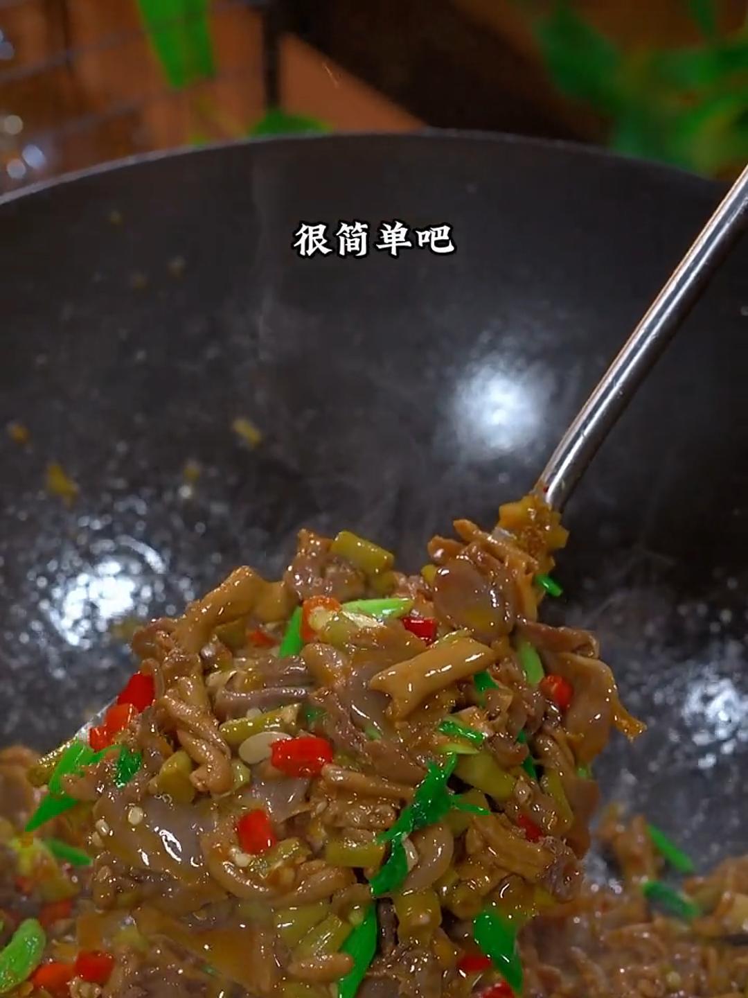 吃饭没有胃口的时候,你一定要学会这道酸辣鸡杂