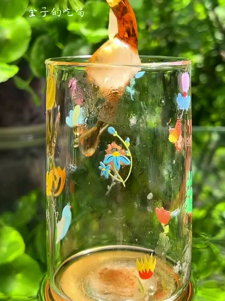 冷水热水均可冲泡的酸梅汤,溶解速度很快